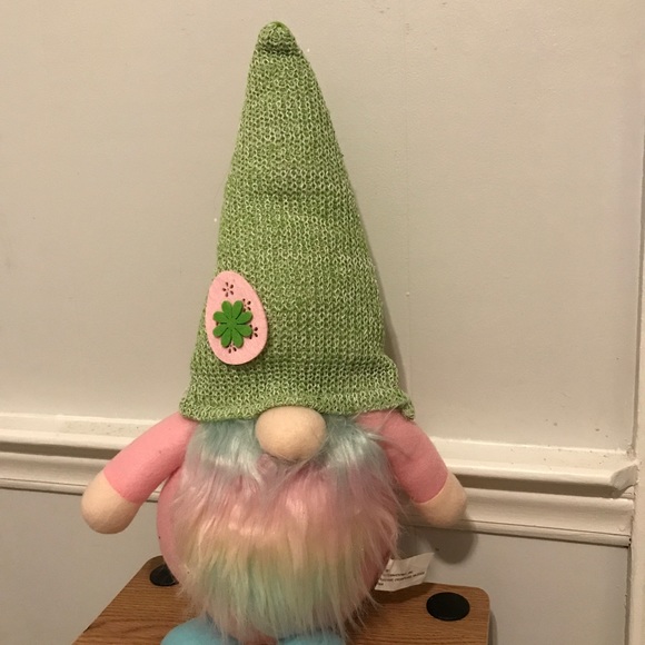 This gnome reminds me of rainbow that’s what I call it ❤️ - Picture 2 of 5